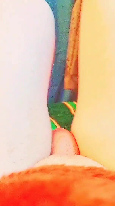 Ključni trenutak iz "HANDS FREE CUMSHOT FEMBOY MASTURBIRA S SLATKIM GLATKIM NOGAMA STVARAJUĆI VRUĆI TERET VELIKE FONTANE SPERME"
