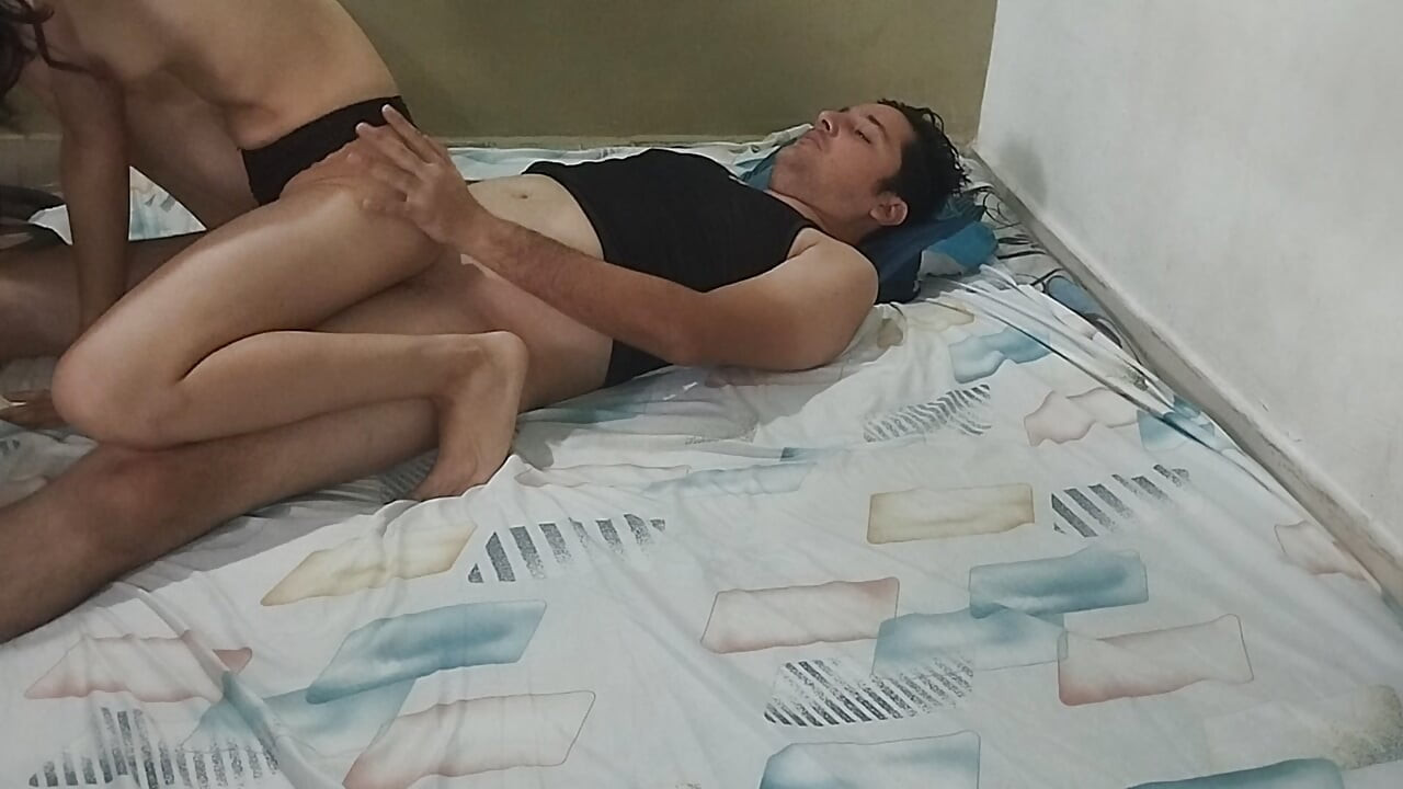 Tinder Girl Rides My Cock Without a Condom