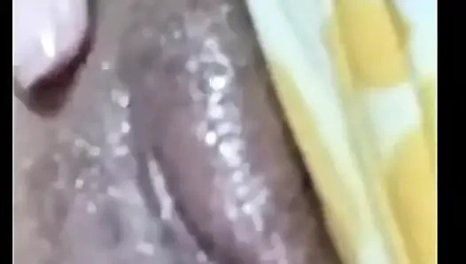 Enak banget sih, aku muncrat di semak-semak, sampai muncrat pertamaku!