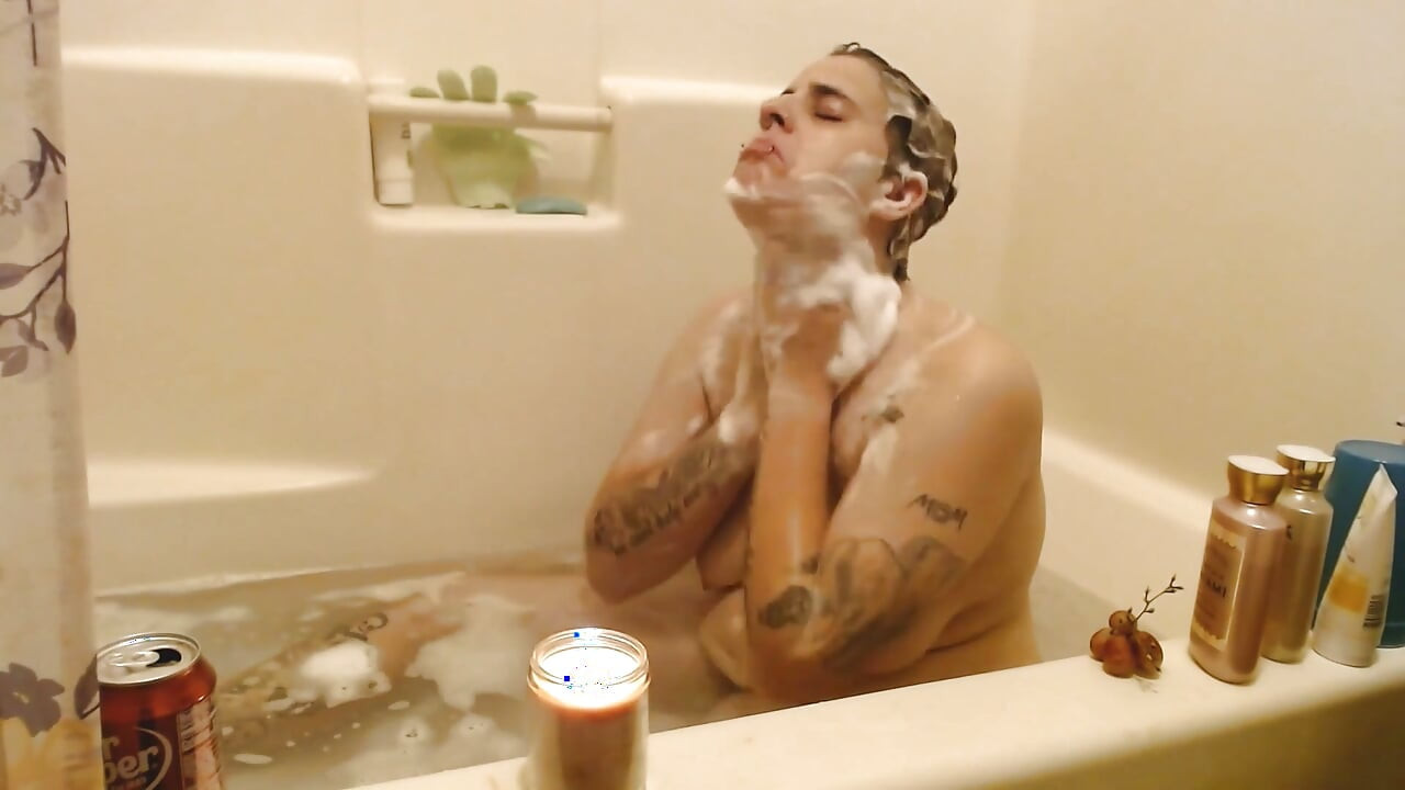 Full Body Sudsy Bubble Bath Hair Washing Grapes N Candles
