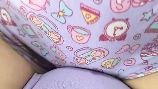 Мокрые звуки: трение наших киски, пока мы не промокнут наши трусики и не оставим все это слюни