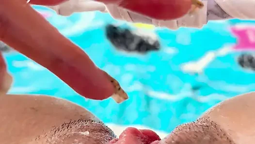 Schönes Mädchen masturbiert