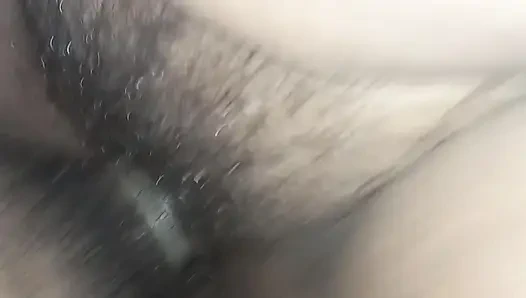 Karena tidak ada orang di rumah, aku berhubungan seks dengan istriku