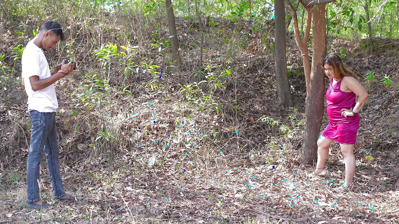 Girlfriend Wants Hardcore Sex After OutDoor Photoshoot With Clear Hindi Audio