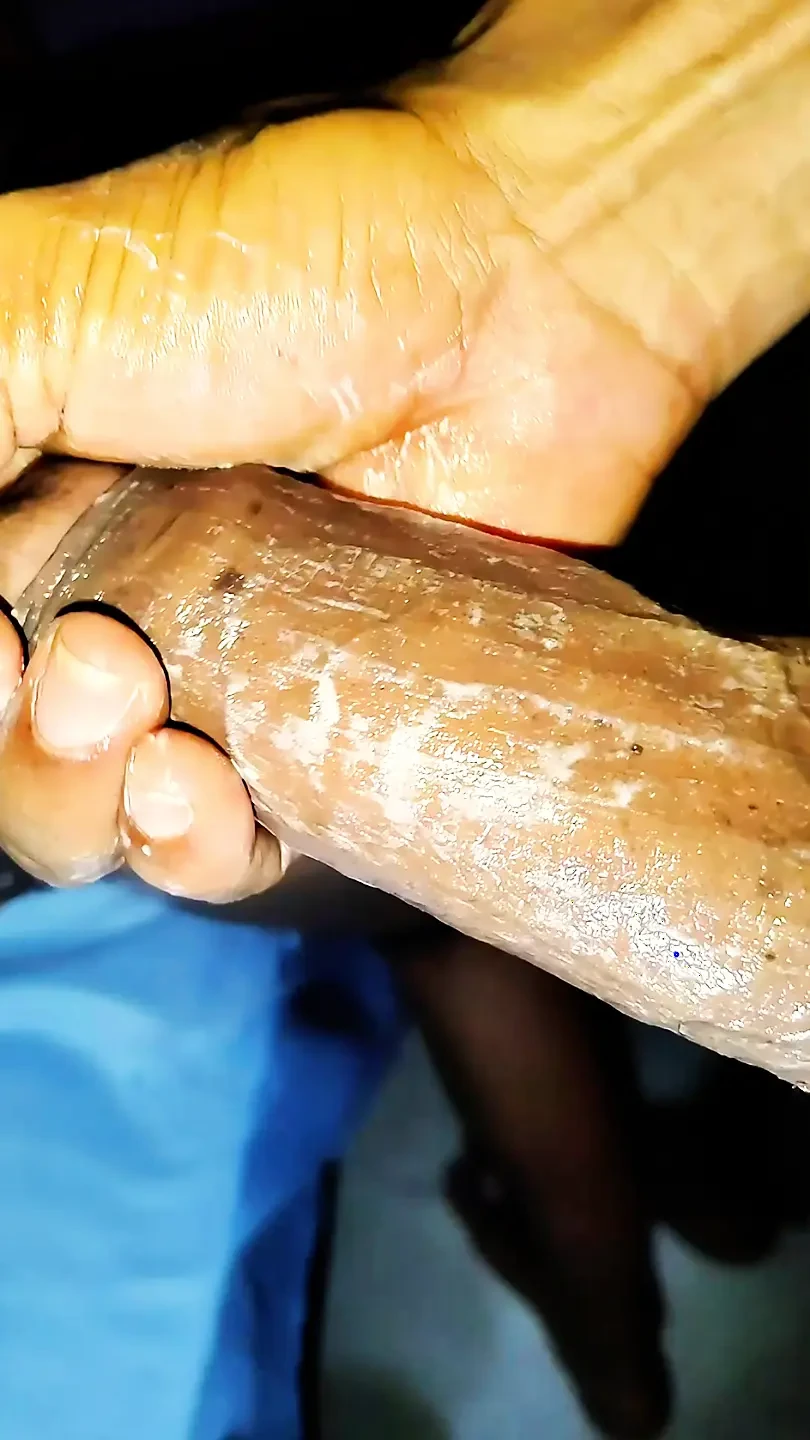 मलाईदार फिनिश के साथ आधी रात को जंगली कुत्ते शैली में चुदाई