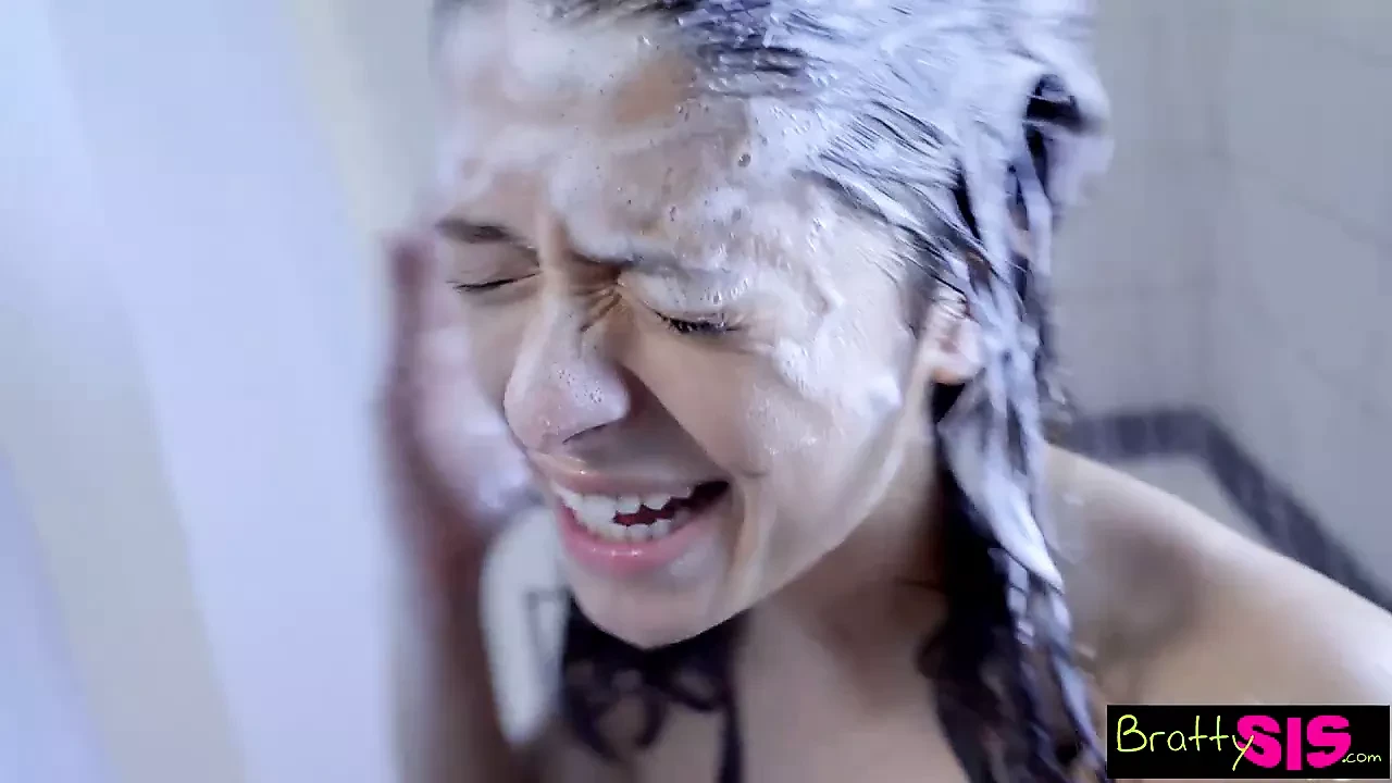 Bratty Sis - 变态继妹喜欢我的愚人节性爱游戏