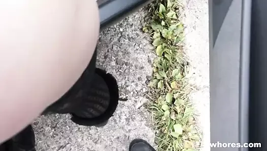Рыжую уличную проститутку трахнули и сняли на видео за 150 евро