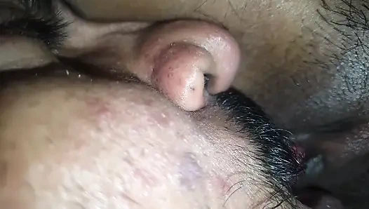 Gf perawan desi menjilati dan meraba memek