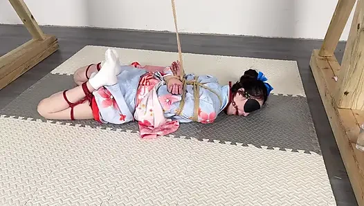 Güneşli bir günde kimono giymenin doruk versiyonu