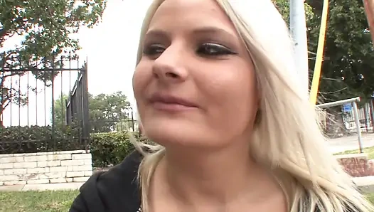 Üniversiteli kız arkadaşlarıyla yoğun lezbiyen seks yapıyor