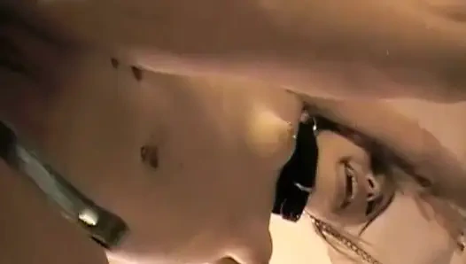 Лесбиянки занимаются эротическим сексом друг с другом