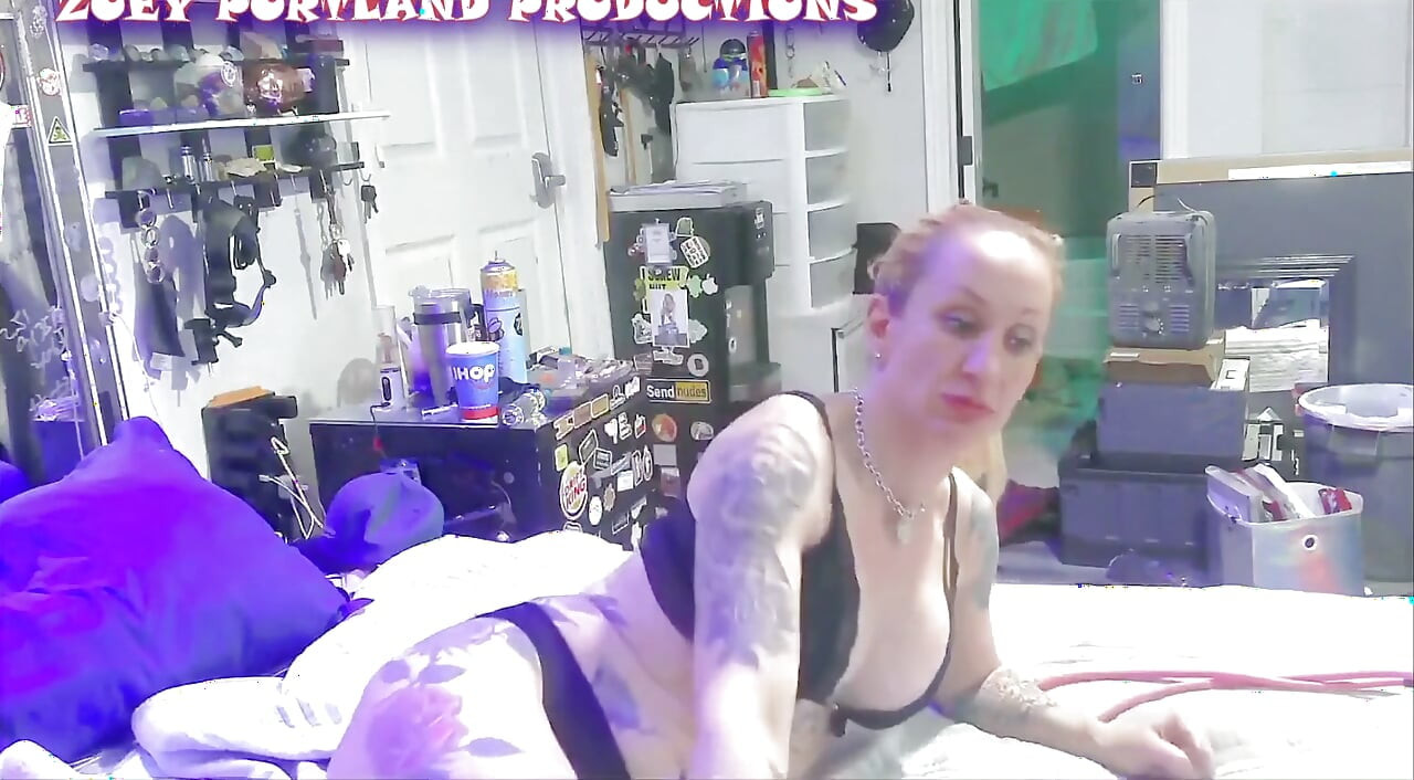 Zoey Portland Hanging Out Behind the Scenes