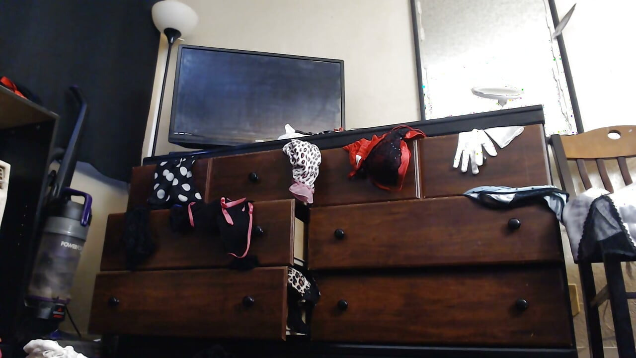 Giantess Loves Sexy Clothes
