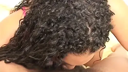 Cheyanne foxxx si cewek semok kulit hitam dengan pantat bahenol lagi asik muasin memeknya pakai basah kuyup