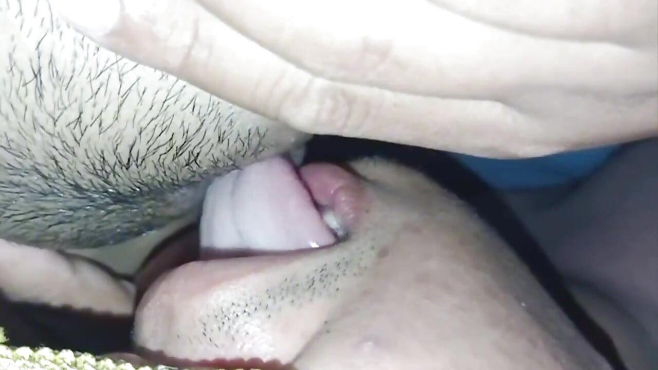 Thai girl Ninew gets her burned until her mouth is wet