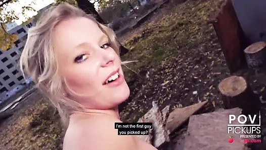 Немецкая крошка-блондинка ездит обнаженной по городу + публичный трах