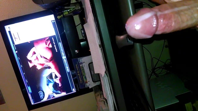 Hands free Slow motion cumshot