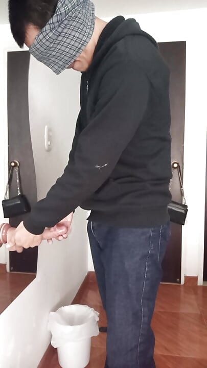 Dildo buldum ve denemeye karşı koyamadım