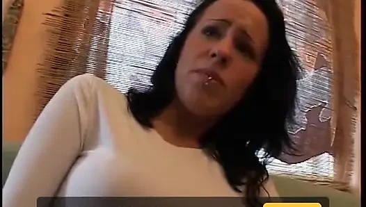 Baştan çıkarıcı hatun beğendiğinde eğleniyor
