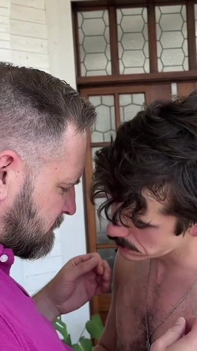 Trenutak koji morate vidjeti iz "Breeding ShowOffJonah with FurryBikerXXX in my garden room"