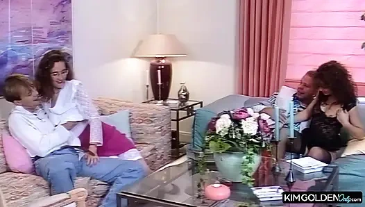 Heisser Oral und harter Fick auf dem Sofa