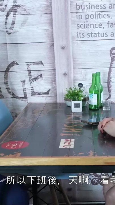 Boşanmış orta yaşlı seksi kadın bakireden daha hızlı sırılsıklam - çılgın kalça ezme becerileri | Klip 1