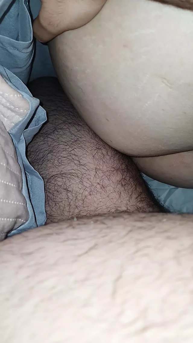 Step son hand slip on step mom big ass under blanket