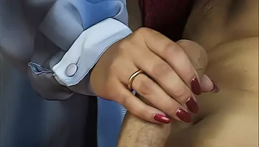 Brunette milf kommt beim seitensprung und lutscht den schwanz sauber