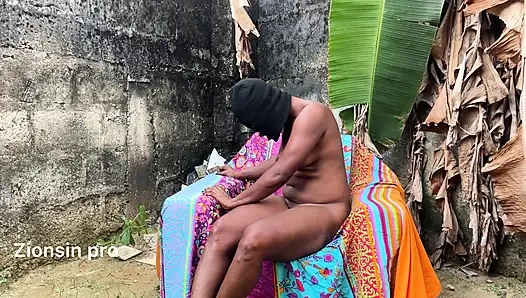 Горячий африканский трах на улице в горячую погоду