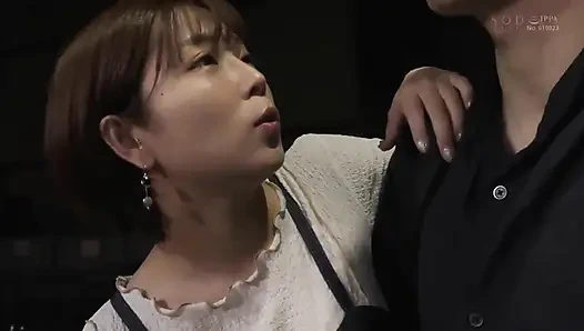 Berhubungan seks dengan rekan wanita rambut pendek yang lucu, keterampilan seks oralnya sangat baik. Bagian.3