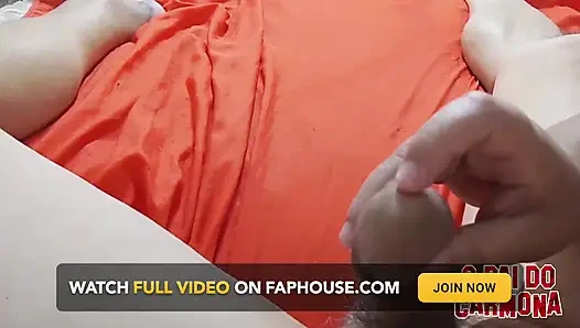 Tetangga nakal datang untuk mengisap penisku tanpa sepengetahuan suaminya