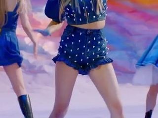 Here's Jeongyeon Showing Off Her Legs Again