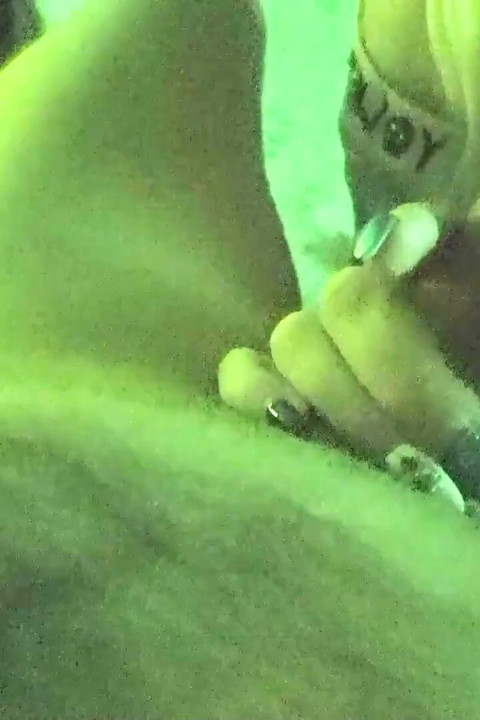 Enteada em sua primeira noite com seu padrasto levou seu pau na boca