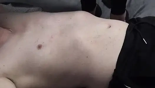 schwarze absätze und flecken auf dem körper