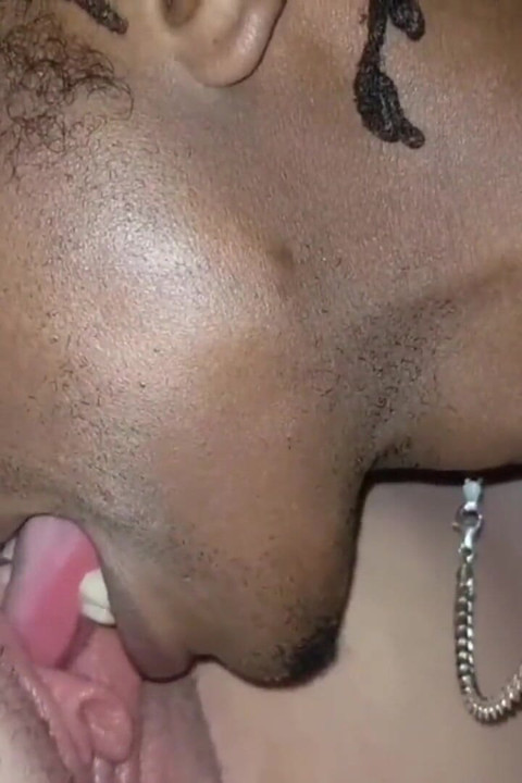 年輕英國胖女人揉著我肥嫩的貓咪，而BBC Nata4sex吃我的貓咪