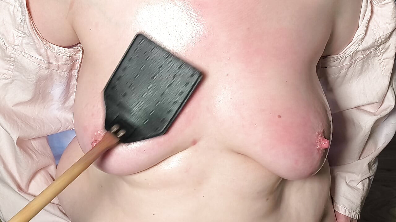 极端的乳房折磨
