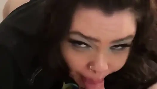 Rekaman seks ceroboh lagi asik nyepong kontol!