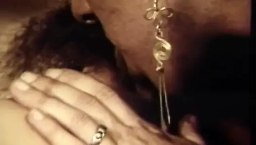 Секс вчетвером, трахаю, лизание киски в позе 69