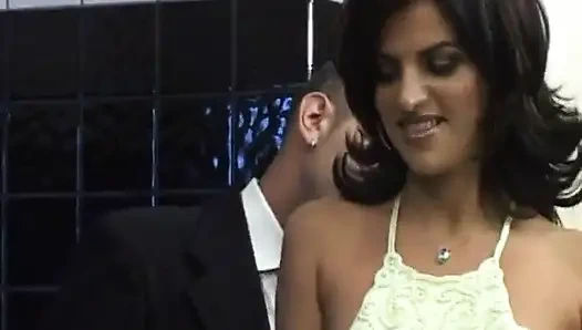 Bintang bokep toket besar dientot di kamar mandi