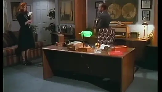 Горячие рабочие шлюшки в пабе!