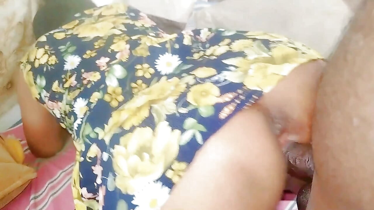 Il divertimento che ho avuto con la sorellastra più giovane di mia moglie che è tornata a casa quando mia moglie non era lì