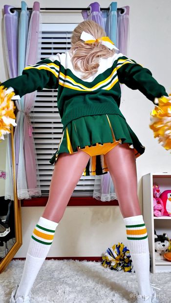 Sissy cheerleader plaagt