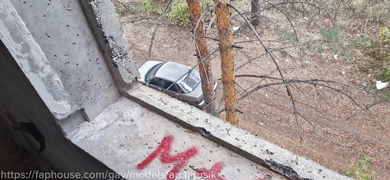 Jebao sam kurvu i sperma je izašla iz njezine guzice, ali svejedno sam joj gurnuo kurac u guzicu i došao drugi put