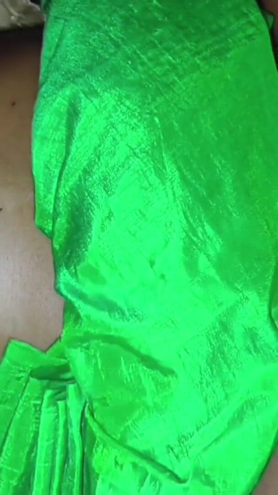 Green Saree wali desi bhabhi ko devar ne ghori bana ke chut chudai kiya.indian aunty ko boyfriend doggy style me pel… | Clip 1