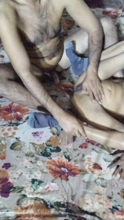 Ο ετεροθαλής αδερφός πρώτη φορά με την ετεροθαλή αδερφή στην κουζίνα