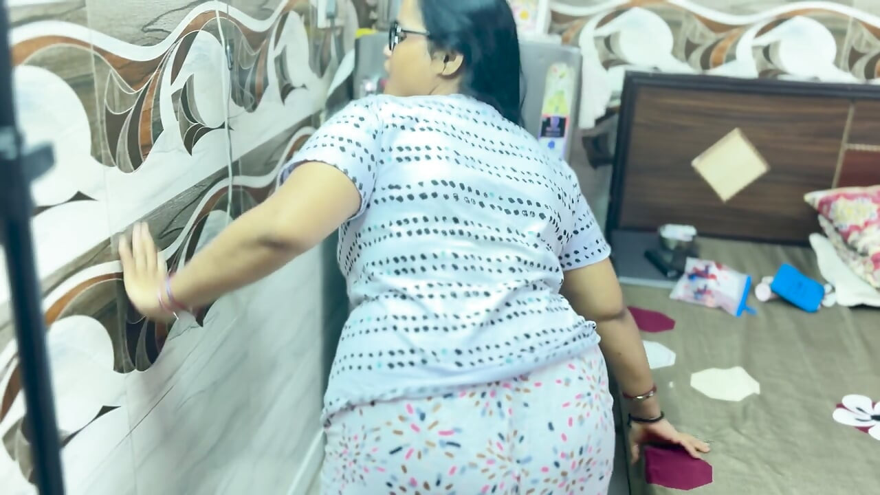Booked Desi Hot Girl Came Home and Had a Hard in Hindi