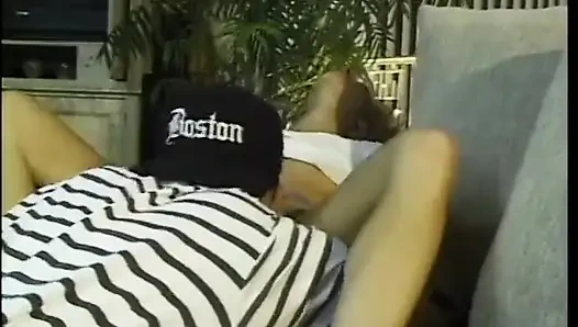 Cowok pejantan jilat memek dan ngentot memeknya