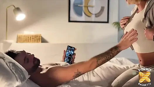 Pam, si pirang cantik, suka kontol besar