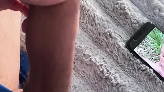 Et sopamı okşuyor ve karımın sakso çekmesini izliyorum