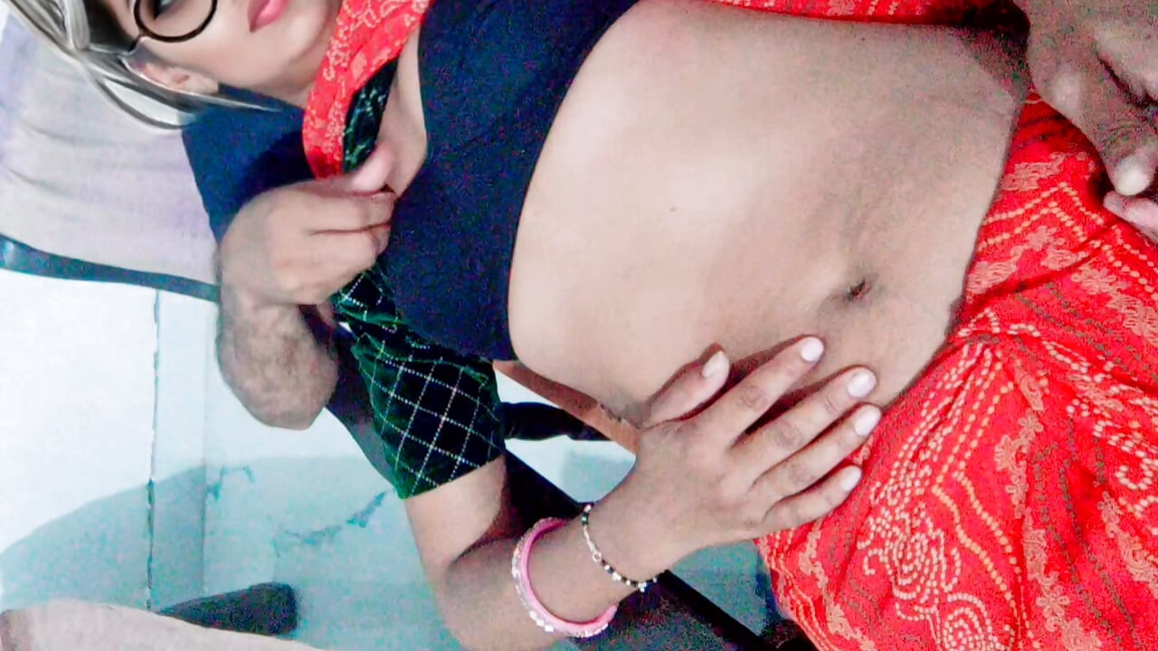 Nunjukin memek dan payudara berisi susu. Cewek 18 tahun yang baru nikah ketahuan malam-malam. Cewek 18 Tahun Pertama Kali selingkuh.